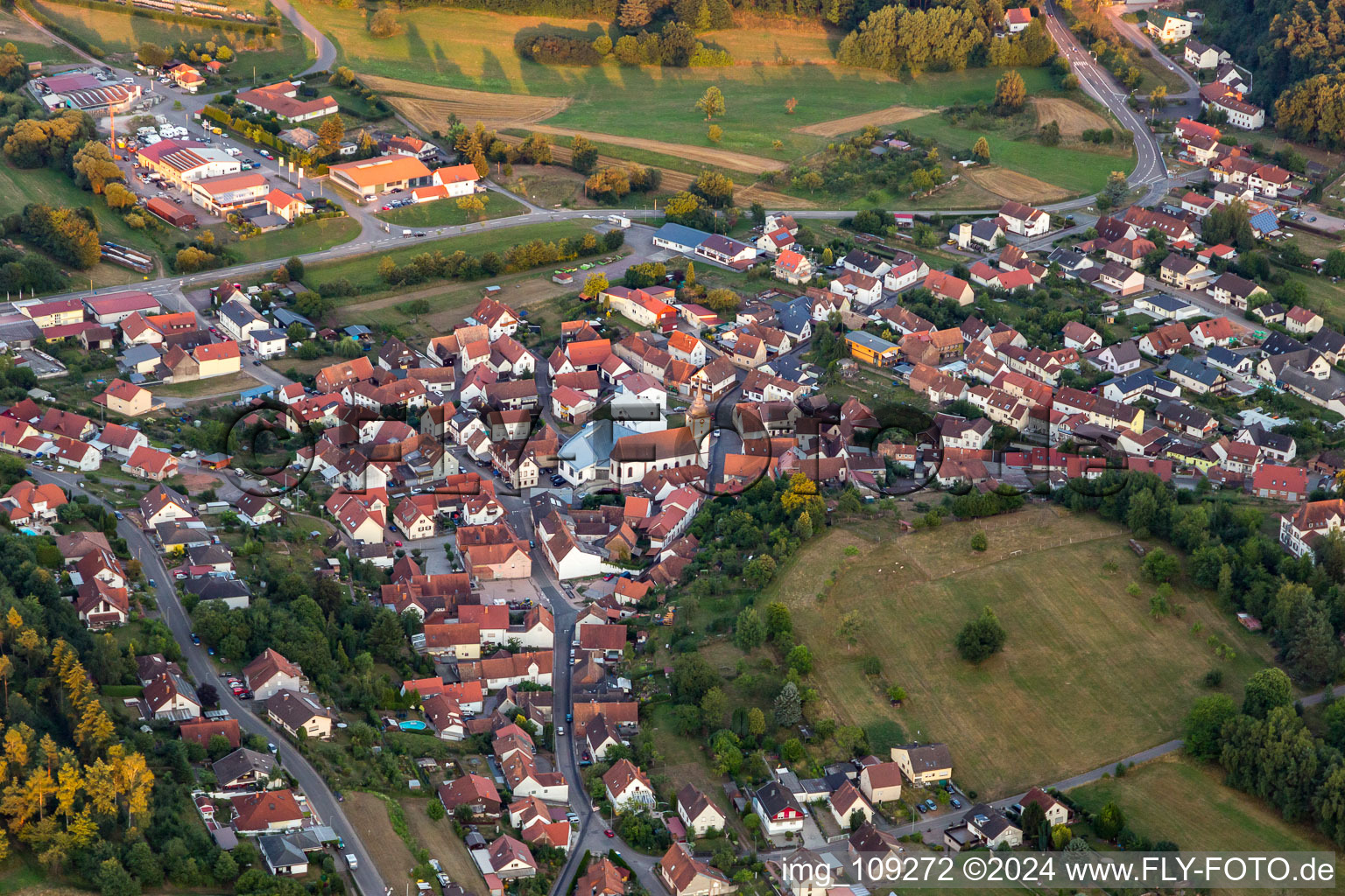 Ortsteil Gossersweiler in Gossersweiler-Stein im Bundesland Rheinland-Pfalz, Deutschland vom Flugzeug aus