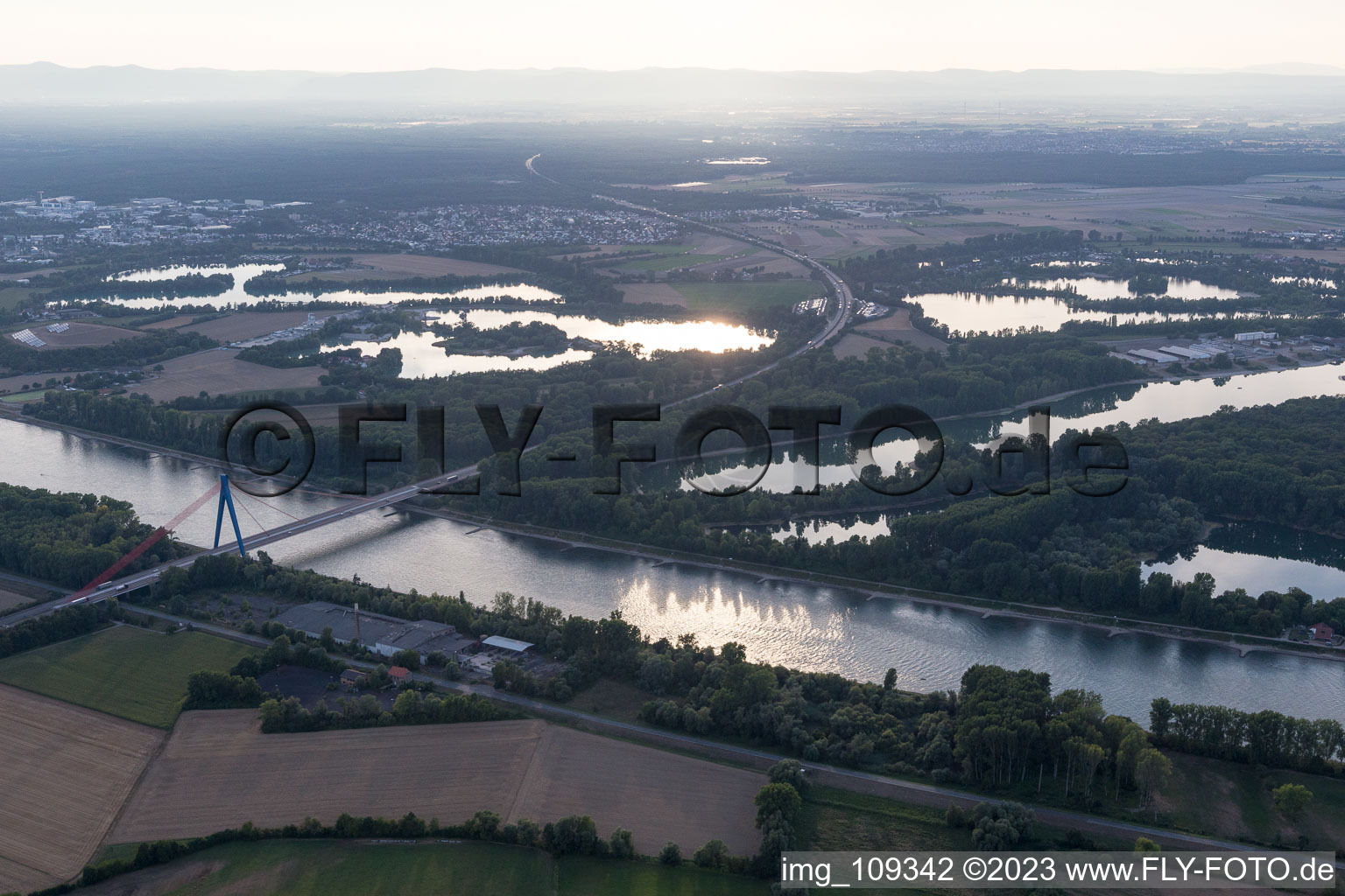 Luftbild von Speyer, Autobahnbrücke in Insultheimerhof im Bundesland Baden-Württemberg, Deutschland