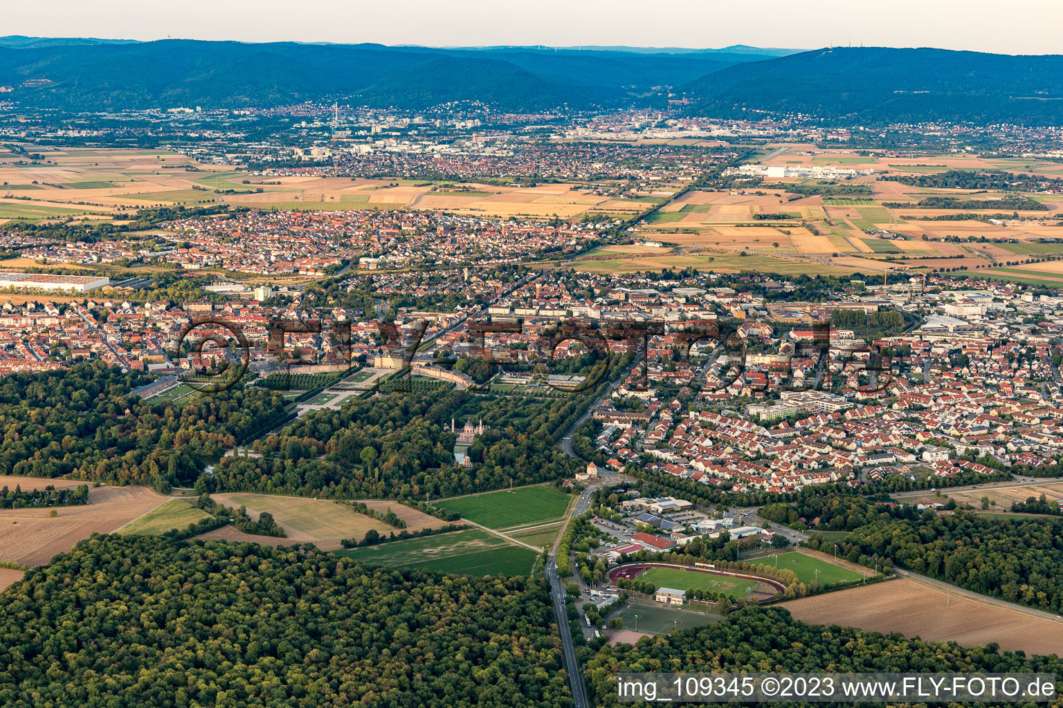 Luftbild von Schwetzingen im Bundesland Baden-Württemberg, Deutschland