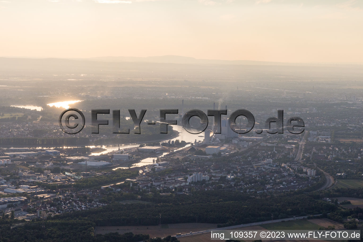 Rheinauhafen in Mannheim im Bundesland Baden-Württemberg, Deutschland von einer Drohne aus