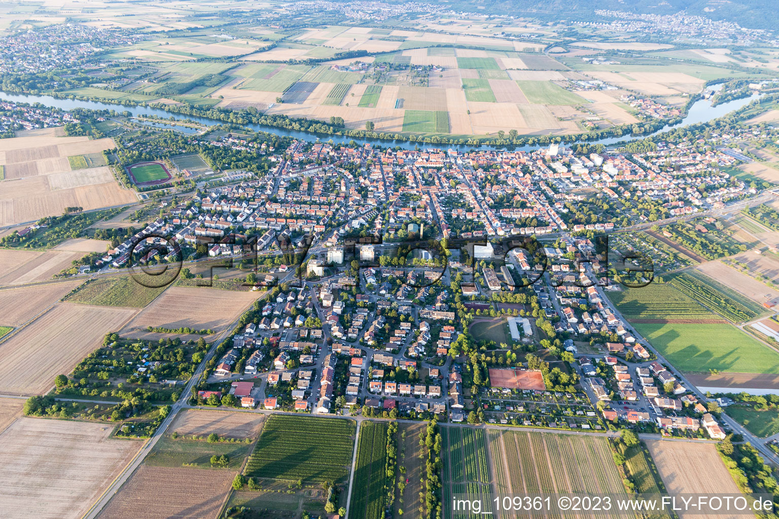Luftbild von Ortsteil Edingen in Edingen-Neckarhausen im Bundesland Baden-Württemberg, Deutschland