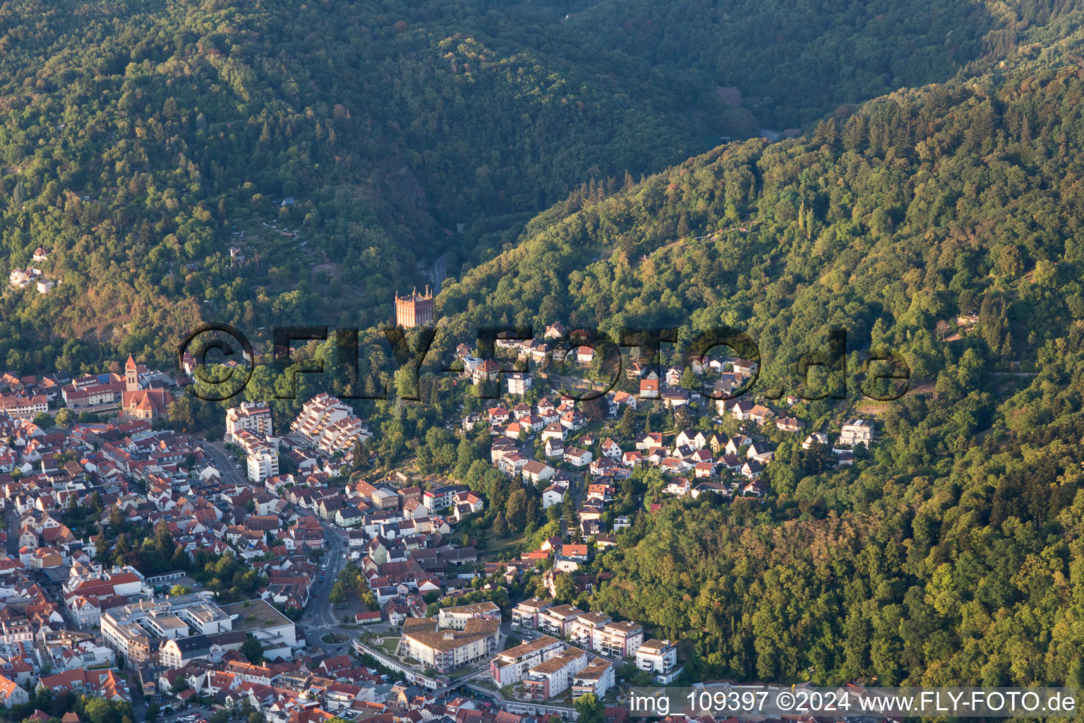 Luftaufnahme von Weinheim im Bundesland Baden-Württemberg, Deutschland