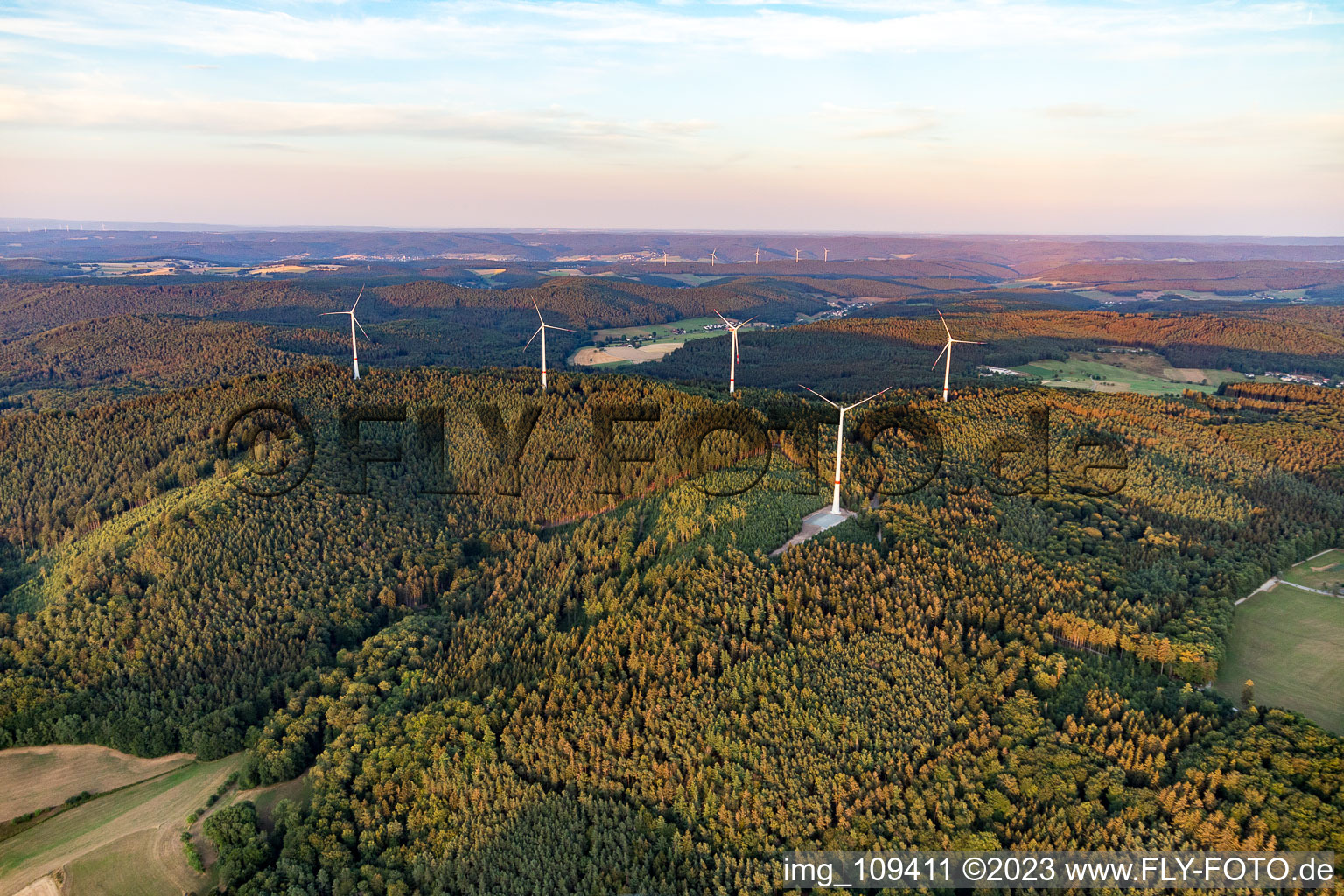 Windkraftanlagen am Kapellenberg im Ortsteil Weschnitz in Fürth im Bundesland Hessen, Deutschland