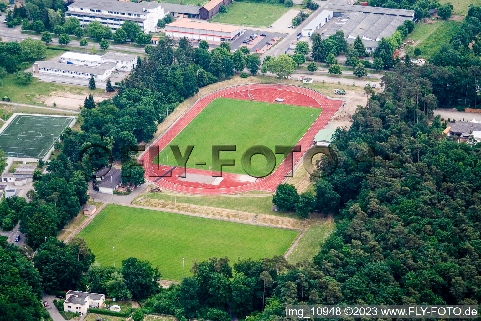 Schrägluftbild von Rülzheim, Fussballstadion im Bundesland Rheinland-Pfalz, Deutschland
