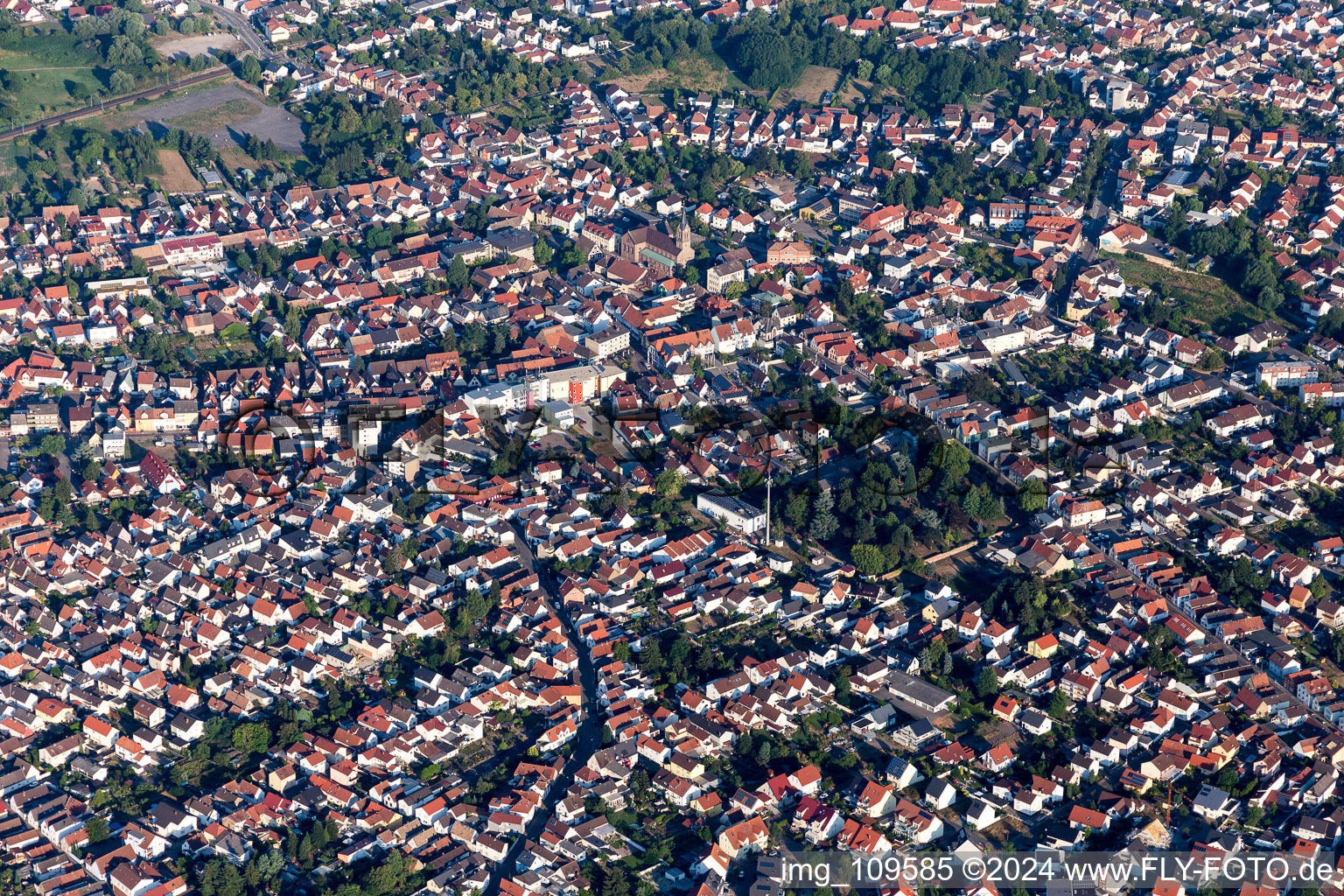 Stadtansicht des Innenstadtbereiches in Schifferstadt im Bundesland Rheinland-Pfalz, Deutschland