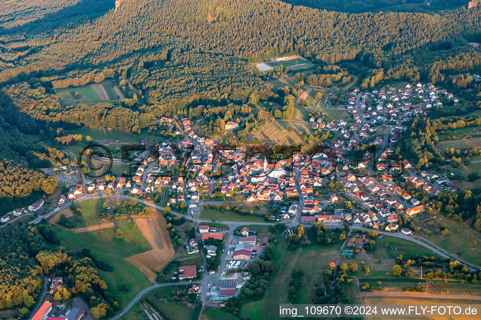 Luftbild von Von Osten im Ortsteil Gossersweiler in Gossersweiler-Stein im Bundesland Rheinland-Pfalz, Deutschland