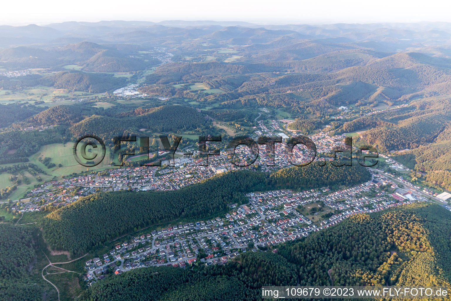 Luftaufnahme von Dahn im Bundesland Rheinland-Pfalz, Deutschland