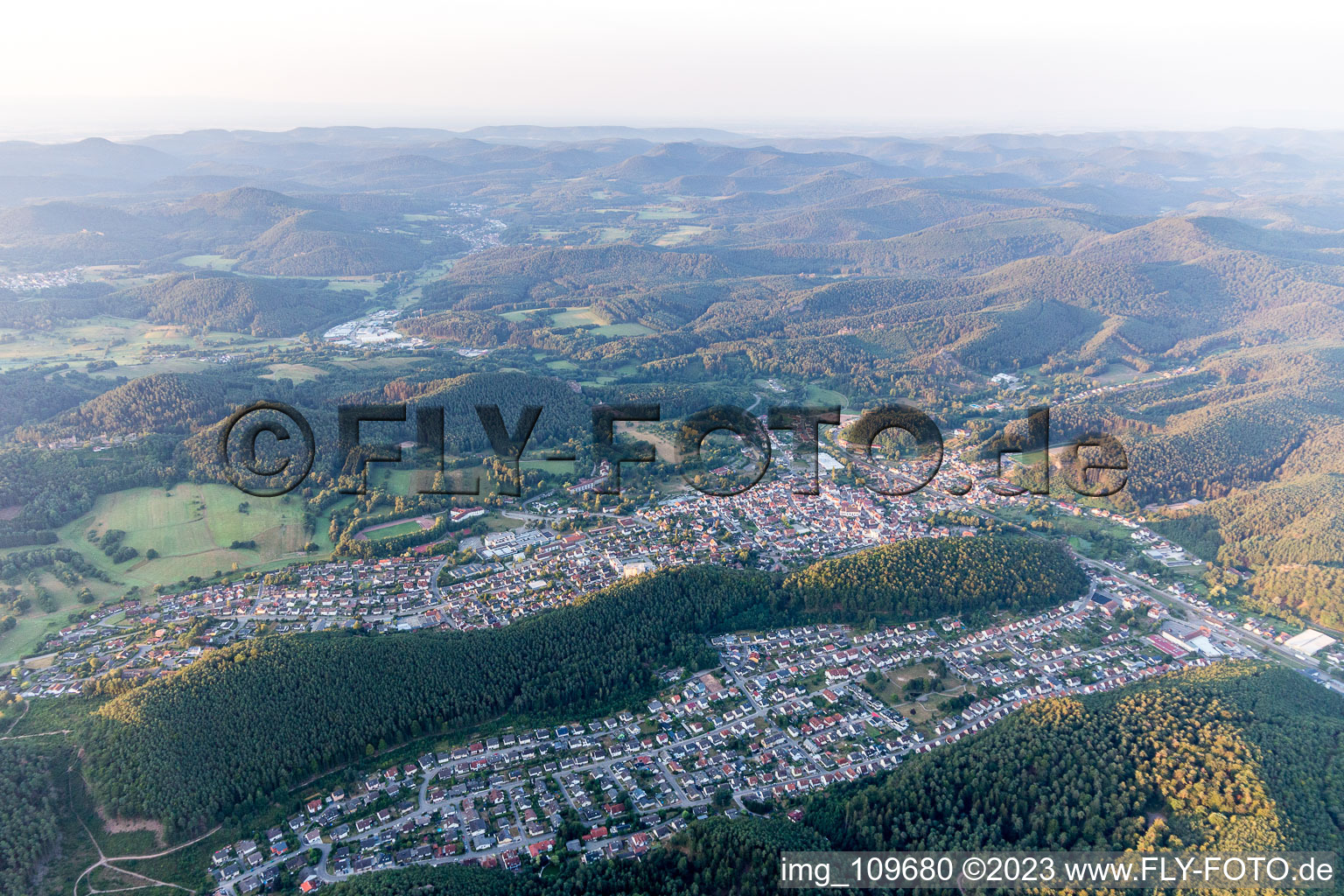 Schrägluftbild von Dahn im Bundesland Rheinland-Pfalz, Deutschland