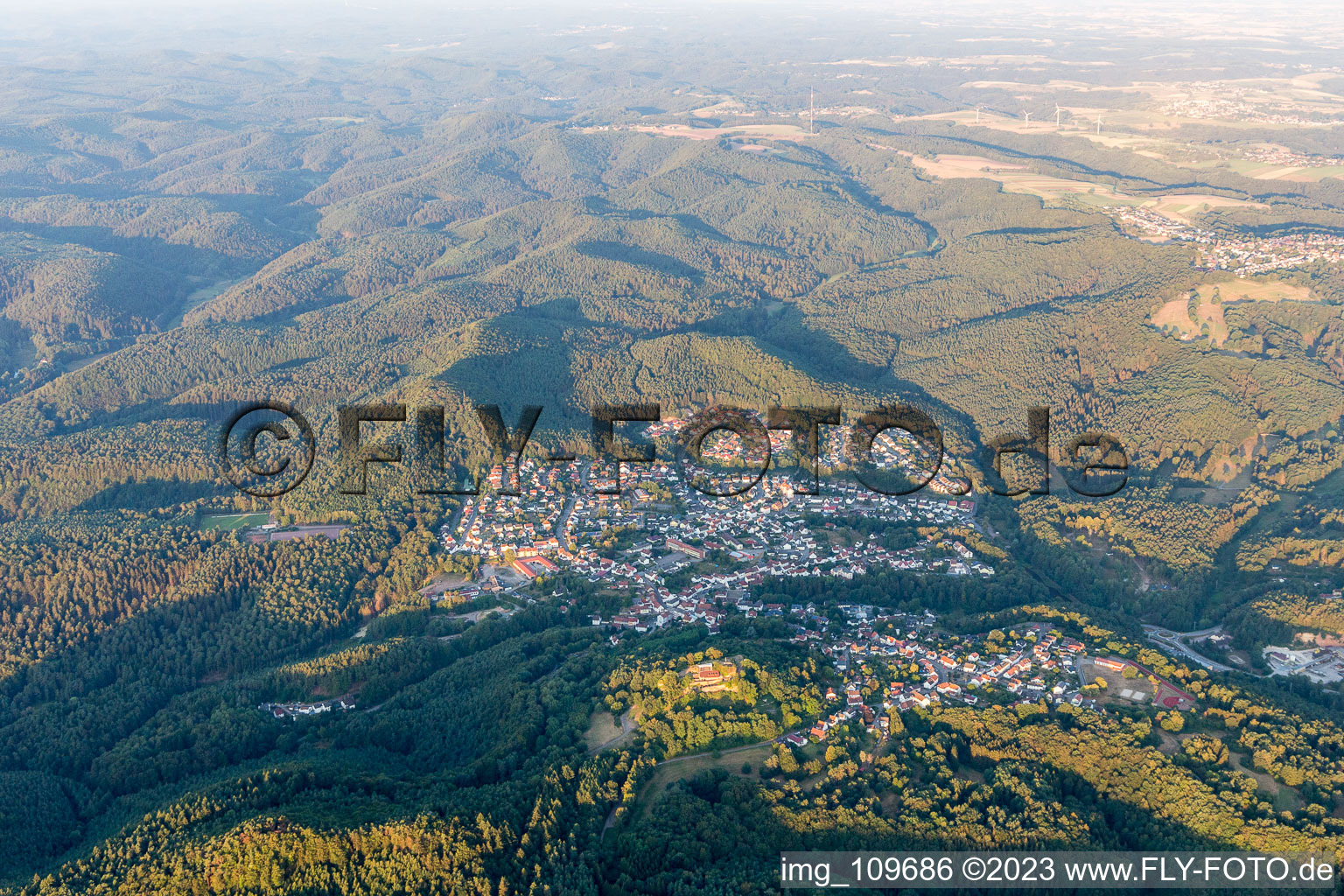 Schrägluftbild von Ruppertsweiler im Bundesland Rheinland-Pfalz, Deutschland