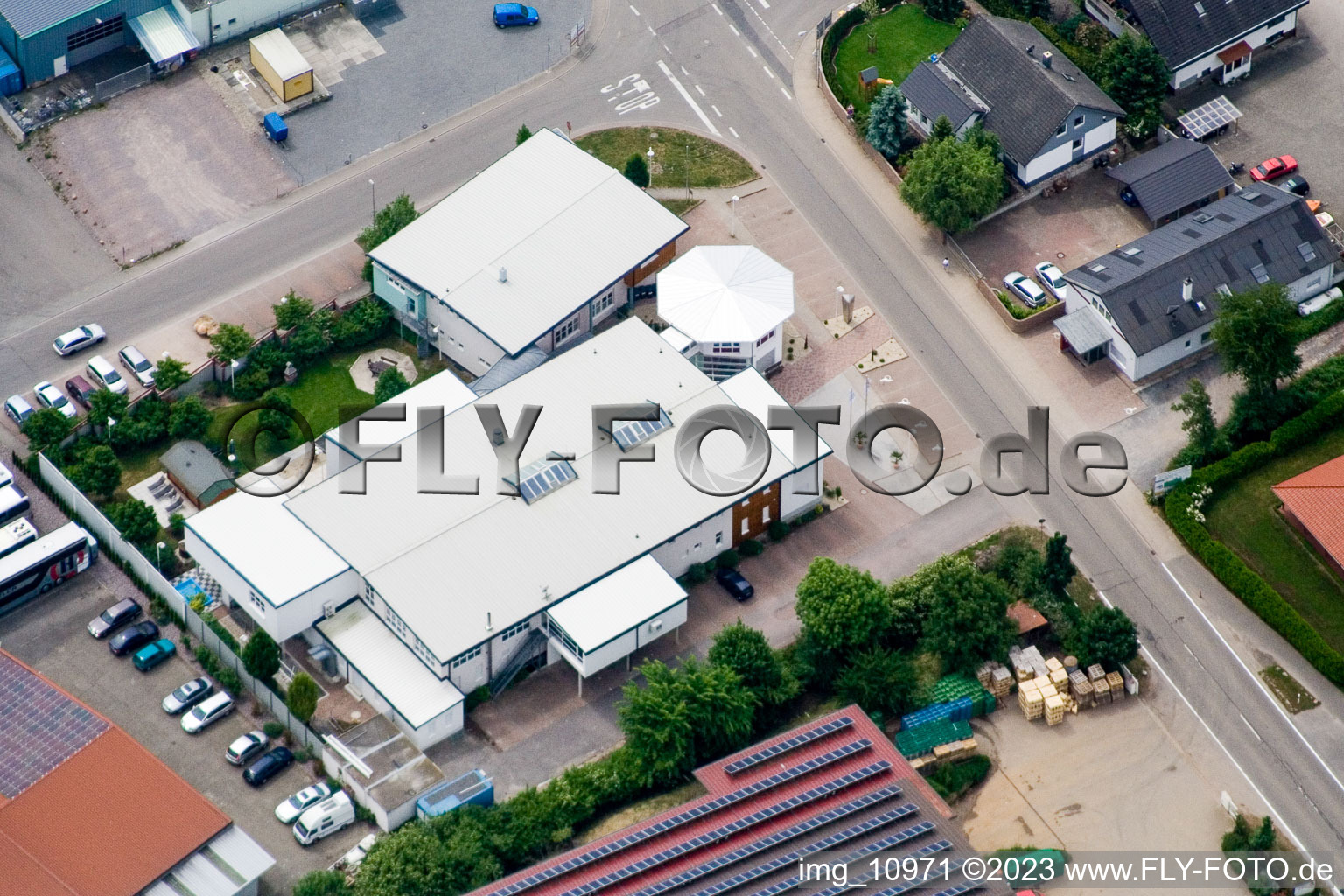 Luftbild von Gewerbegebiet Ost im Ortsteil Herxheim in Herxheim bei Landau/Pfalz im Bundesland Rheinland-Pfalz, Deutschland