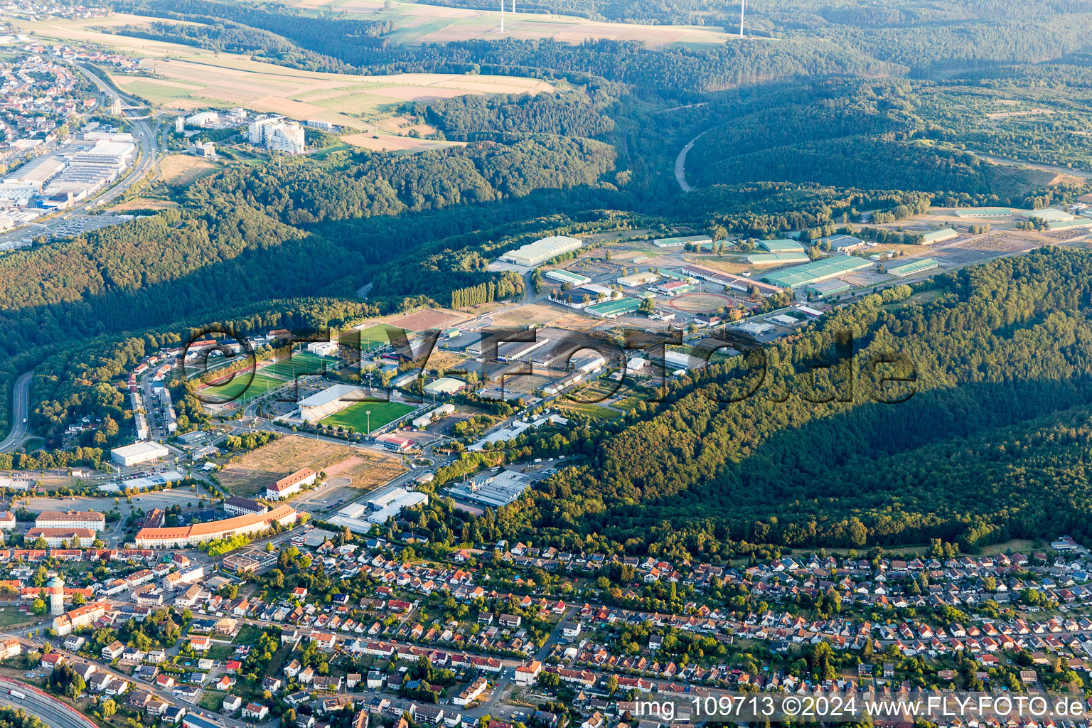 Gebäudekomplex der ehemaligen US- dann Bundeswehr- Militär- Kaserne Husterhöhe in Pirmasens im Bundesland Rheinland-Pfalz, Deutschland