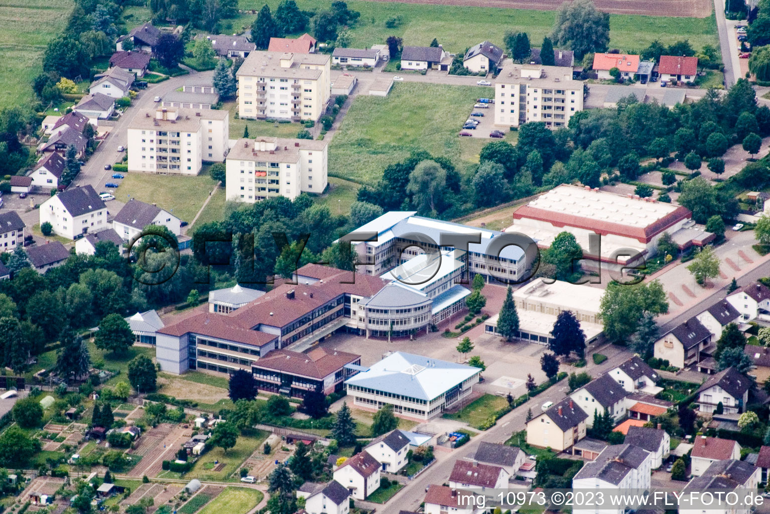 Luftaufnahme von Gewerbegebiet Ost im Ortsteil Herxheim in Herxheim bei Landau/Pfalz im Bundesland Rheinland-Pfalz, Deutschland