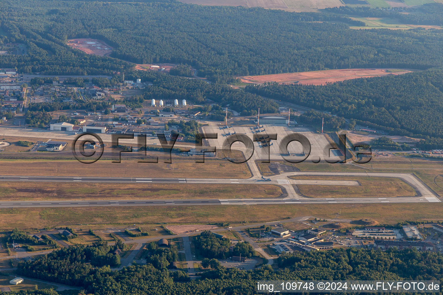 Ramstein, US Air Base im Bundesland Rheinland-Pfalz, Deutschland von oben