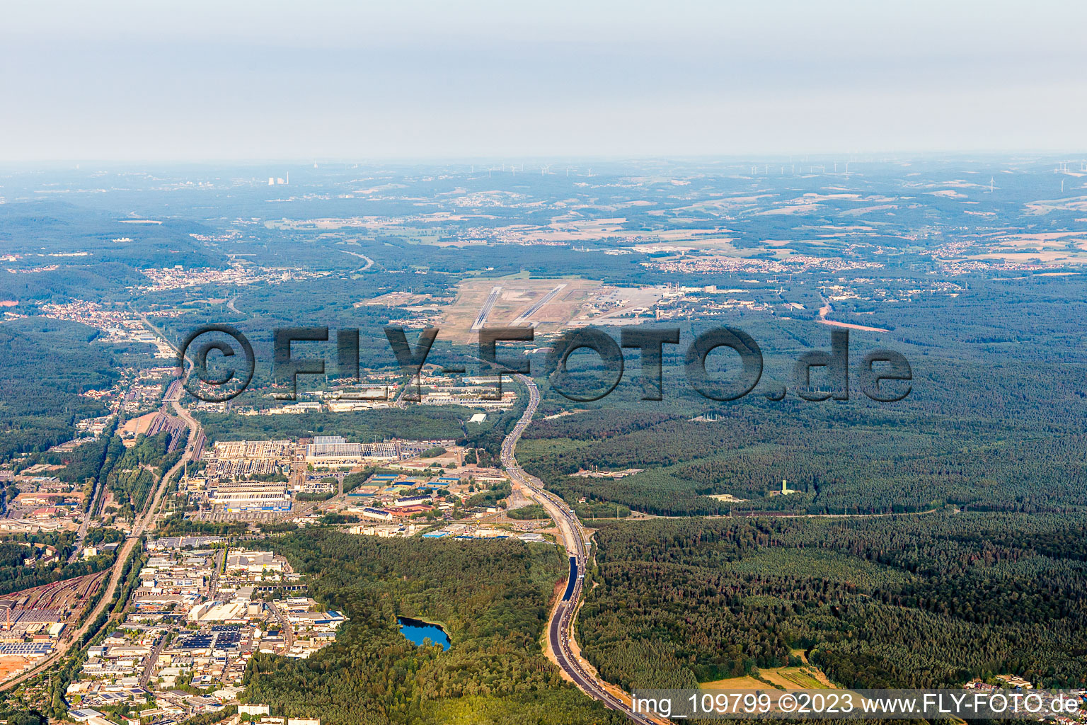 Kaiserslautern im Bundesland Rheinland-Pfalz, Deutschland von einer Drohne aus