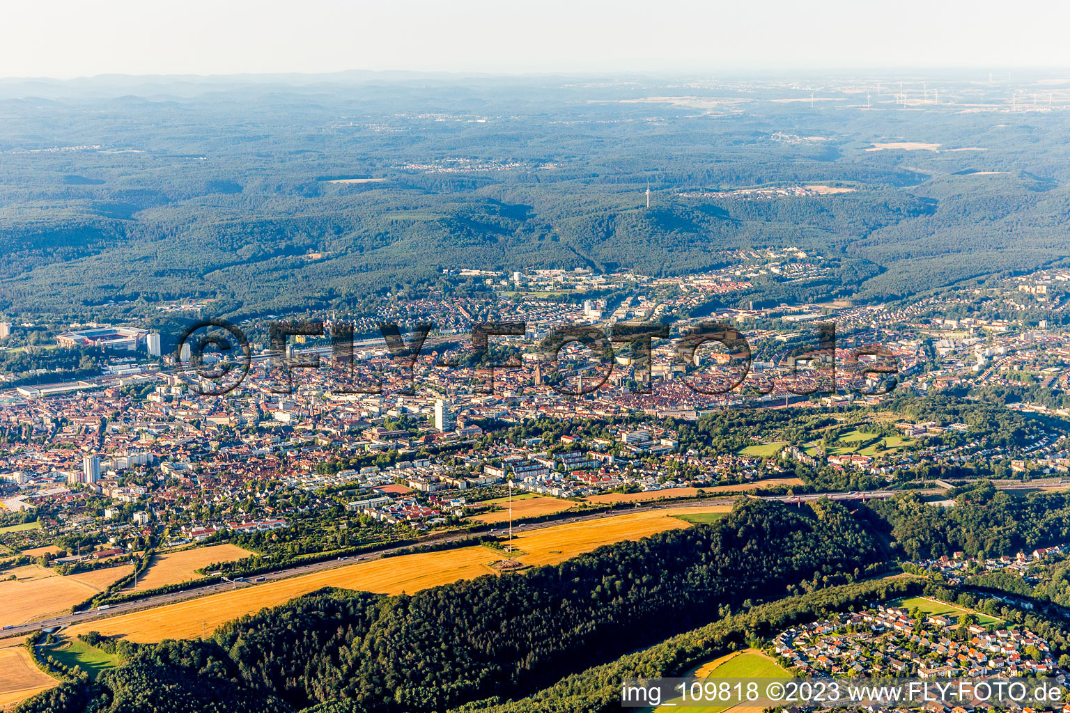 Drohnenbild von Kaiserslautern im Bundesland Rheinland-Pfalz, Deutschland