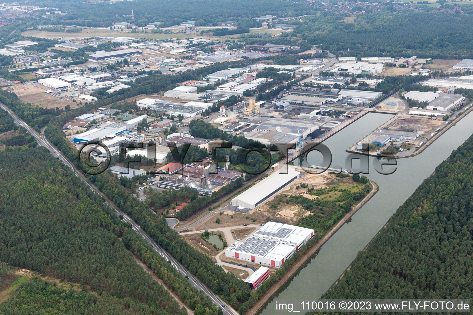 Luftbild von Lüneburg, Industriegebiet am Hafen im Bundesland Niedersachsen, Deutschland