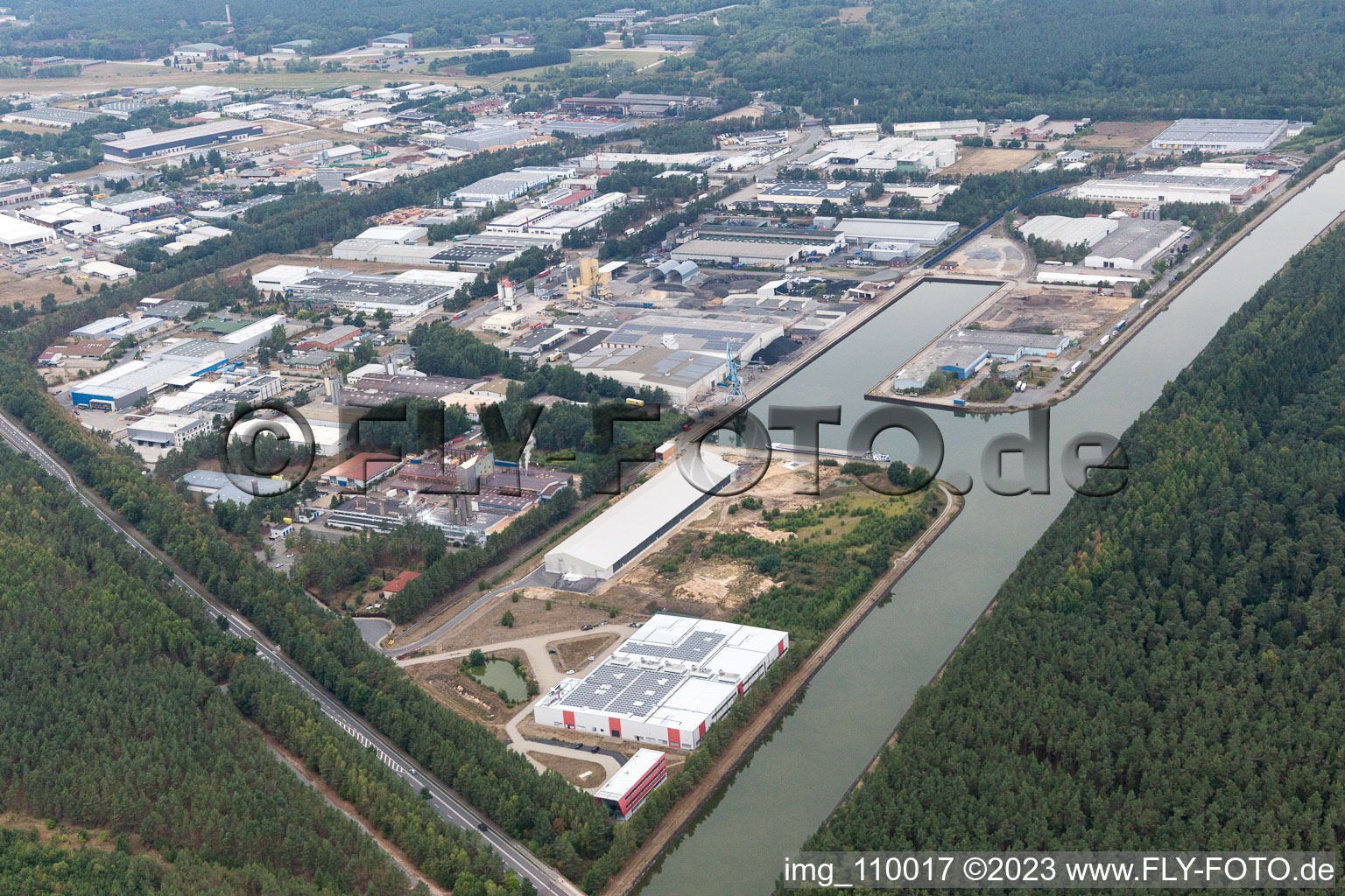 Luftaufnahme von Lüneburg, Industriegebiet am Hafen im Bundesland Niedersachsen, Deutschland
