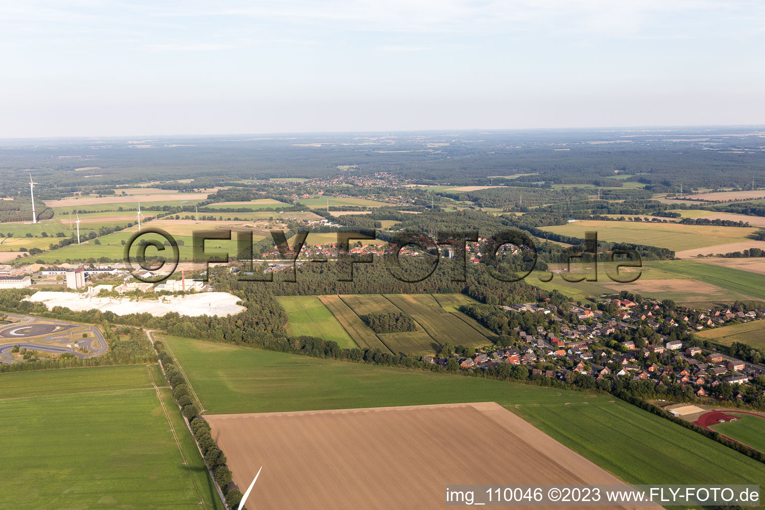 Schrägluftbild von Embsen im Bundesland Niedersachsen, Deutschland