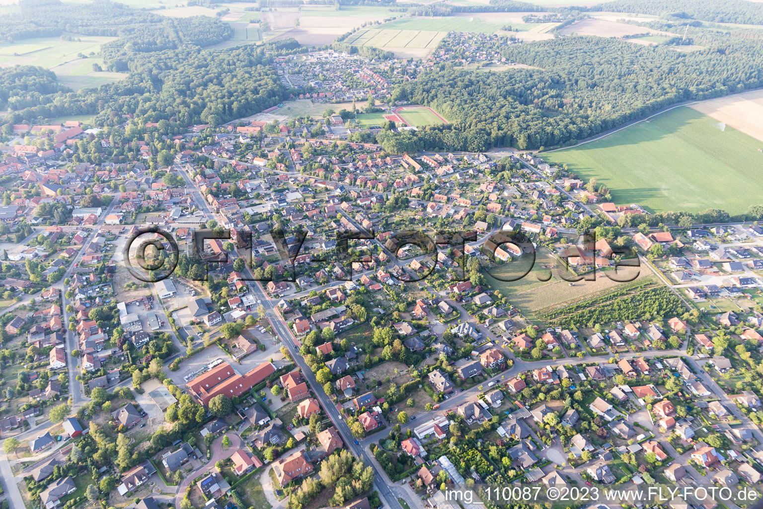 Drohnenaufname von Ebstorf im Bundesland Niedersachsen, Deutschland