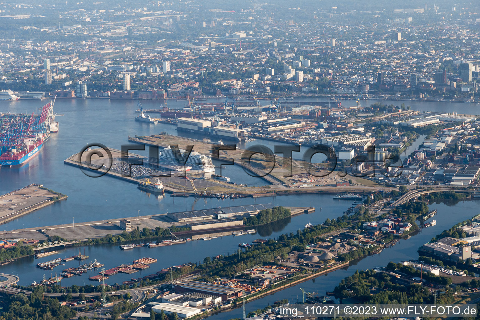 Schrägluftbild von Hamburg, Hafen, Deutschland