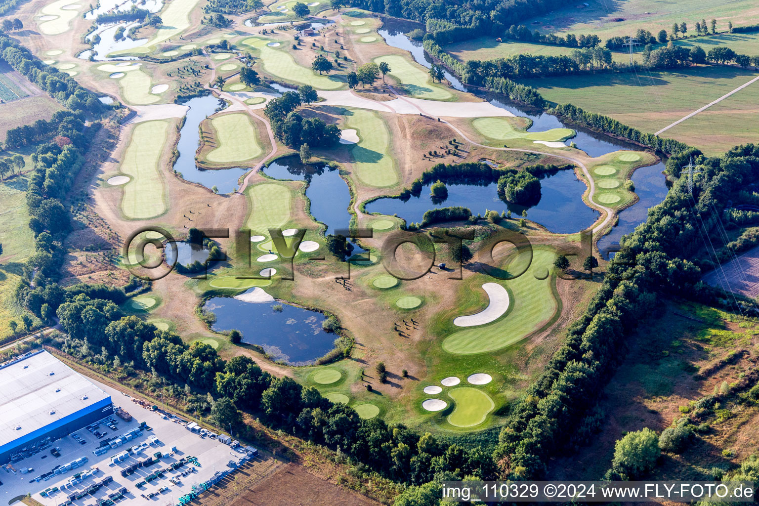 Luftbild von Gelände des Golfplatz Green Eagle Golf Courses in Winsen (Luhe) im Bundesland Niedersachsen, Deutschland