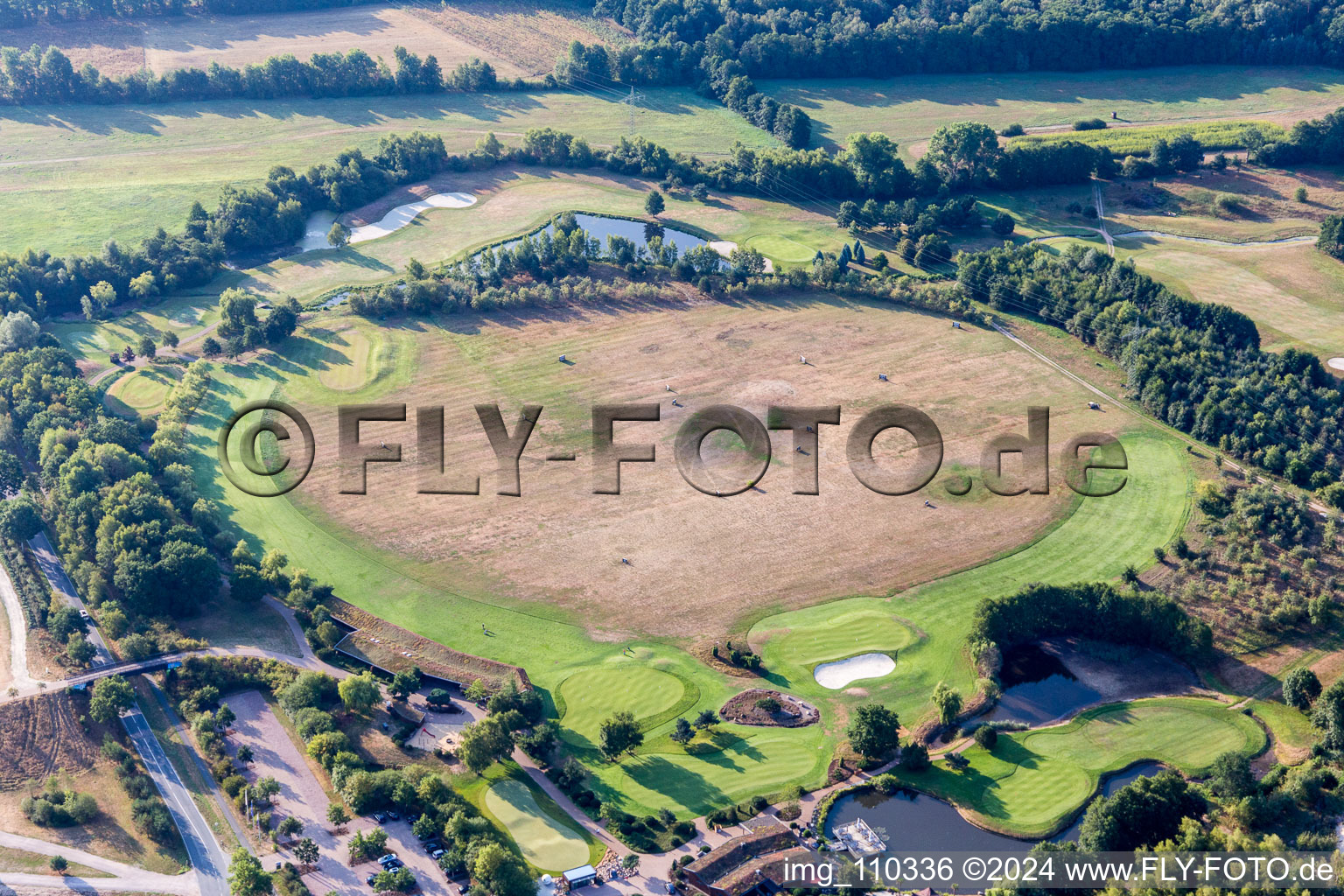 Gelände des Golfplatz Green Eagle Golf Courses in Winsen (Luhe) im Bundesland Niedersachsen, Deutschland von oben gesehen