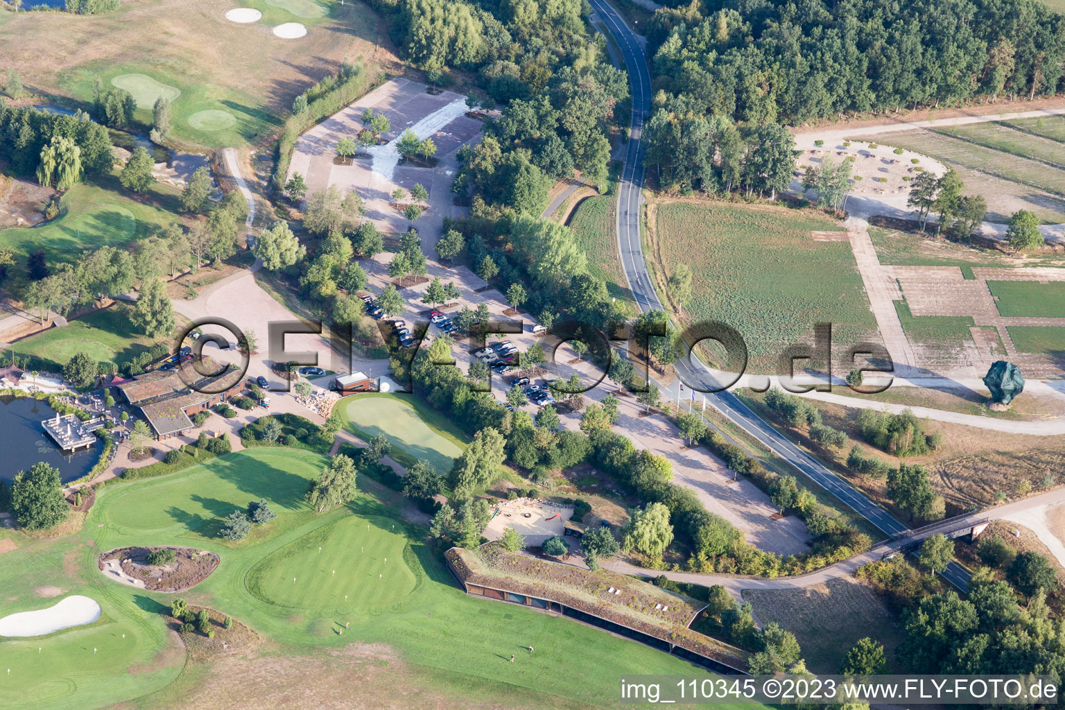 Luftbild von Gelände des Golfplatz Green Eagle Golf Courses in Winsen (Luhe) im Bundesland Niedersachsen, Deutschland