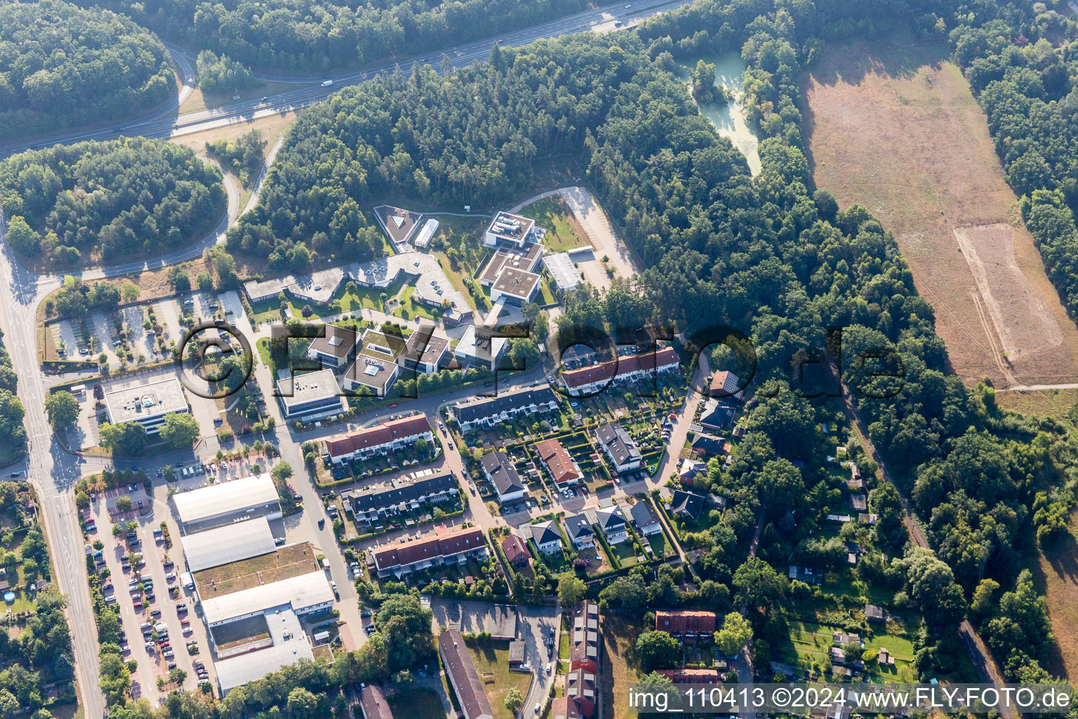 Luftaufnahme von Campus- Gebäude der Werum Software & Systems AG und Werum IT Solutions GmbH im Ortsteil Moorfeld in Lüneburg im Bundesland Niedersachsen, Deutschland