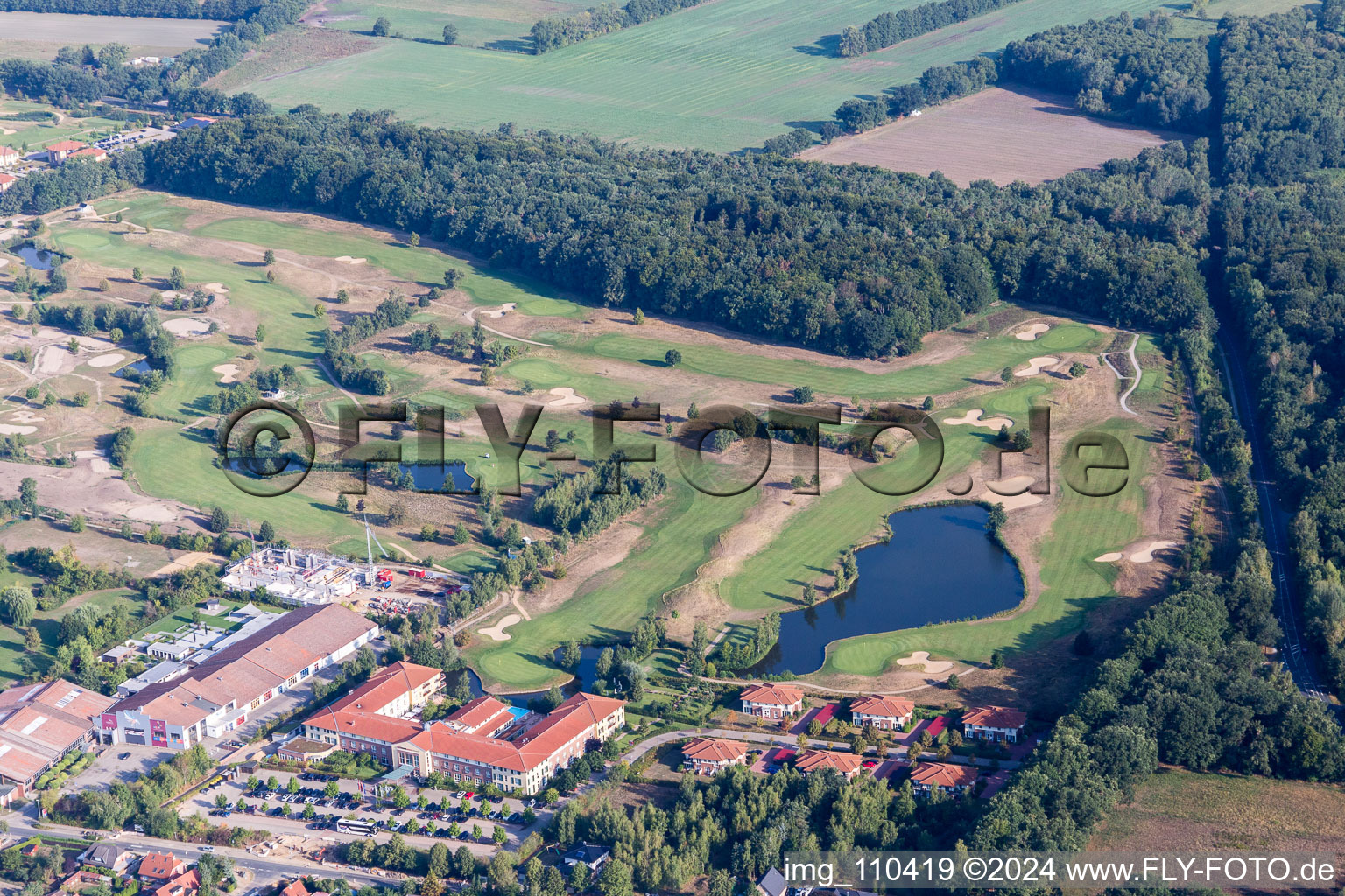 Gelände des Golfplatz Golf Resort Adendorf in Adendorf im Bundesland Niedersachsen, Deutschland