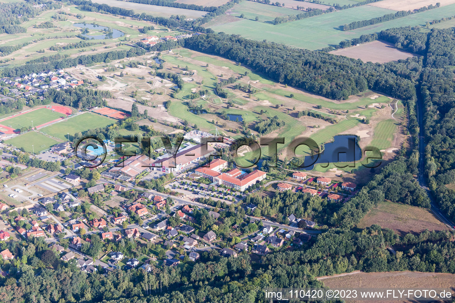 Luftbild von Gelände des Golfplatz Golf Resort Adendorf in Adendorf im Bundesland Niedersachsen, Deutschland