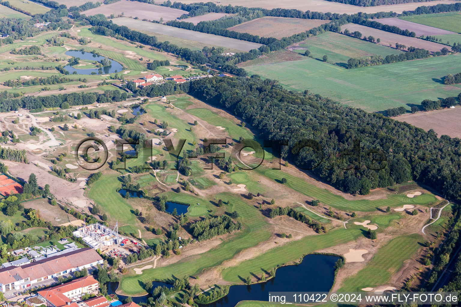 Luftaufnahme von Gelände des Golfplatz Golf Resort Adendorf in Adendorf im Bundesland Niedersachsen, Deutschland