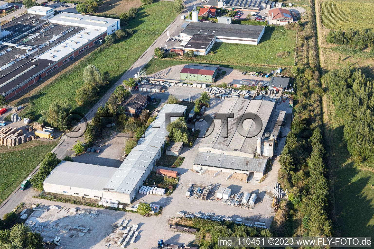 Luftaufnahme von Lauenburg, Industriegebiet am Elbvorland im Bundesland Schleswig-Holstein, Deutschland