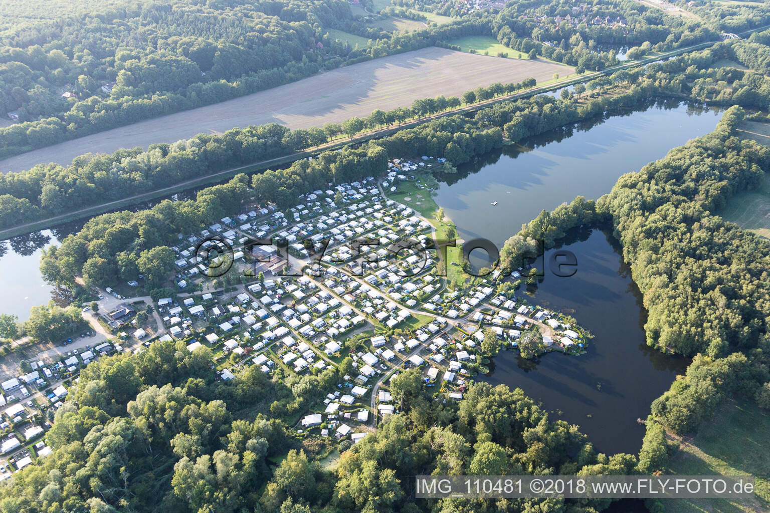 Schrägluftbild von Witzeeze, Camping Forellensee im Bundesland Schleswig-Holstein, Deutschland