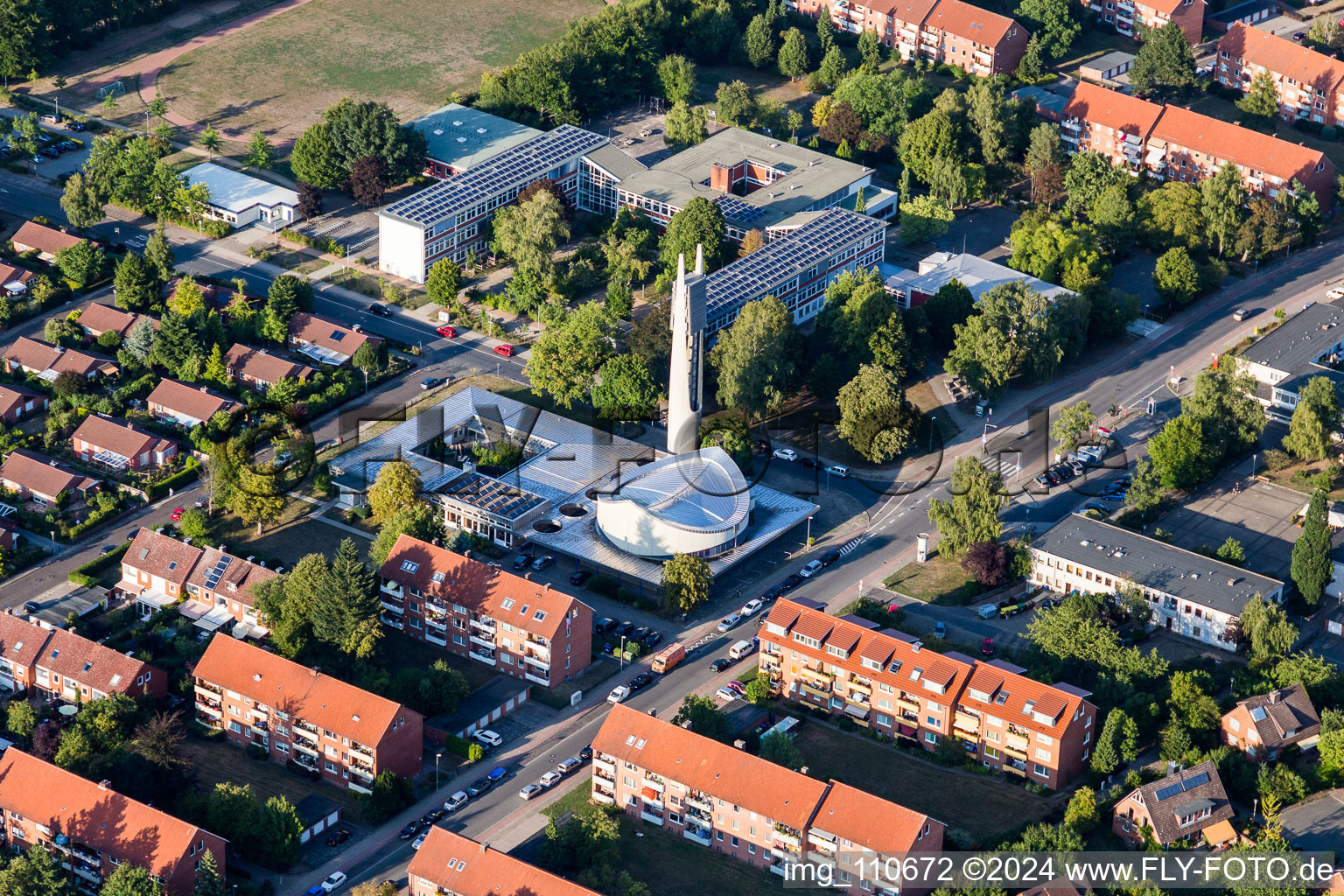 Altstadtbereich und Innenstadtzentrum in Lüneburg im Bundesland Niedersachsen, Deutschland von der Drohne aus gesehen