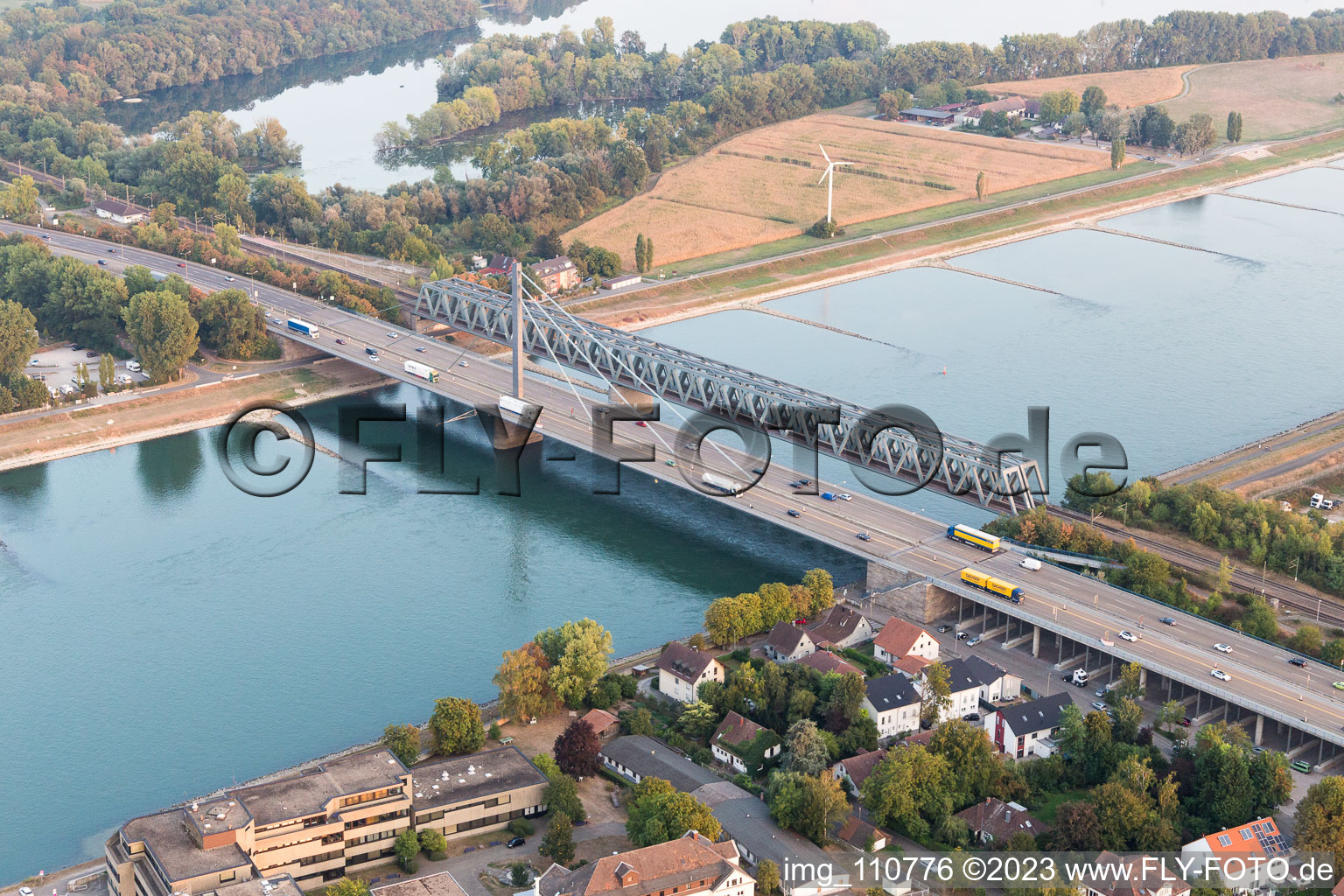 Maximiliansau, Rheinbrücken in Wörth am Rhein im Bundesland Rheinland-Pfalz, Deutschland aus der Luft