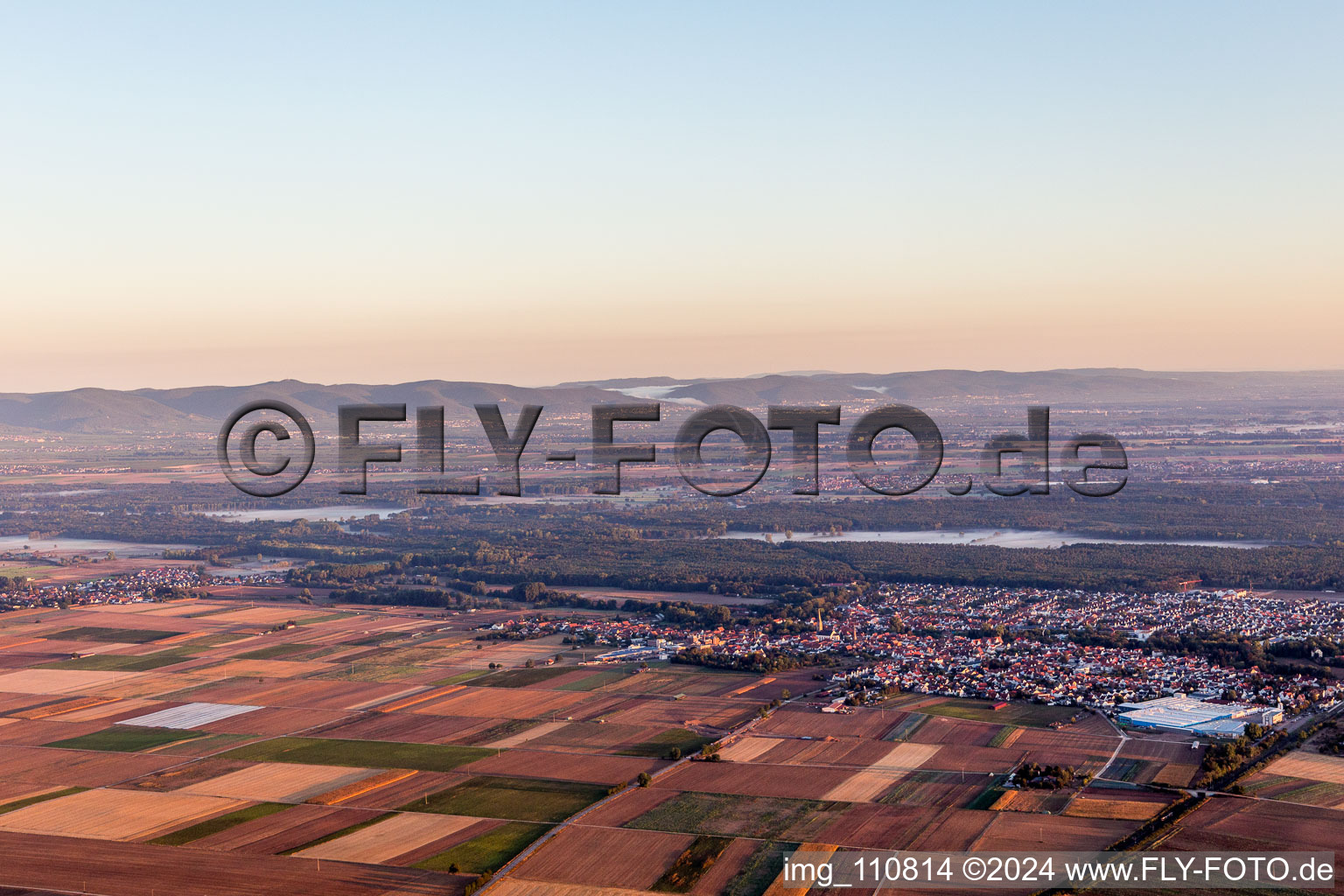 Luftaufnahme von Bellheim im Bundesland Rheinland-Pfalz, Deutschland