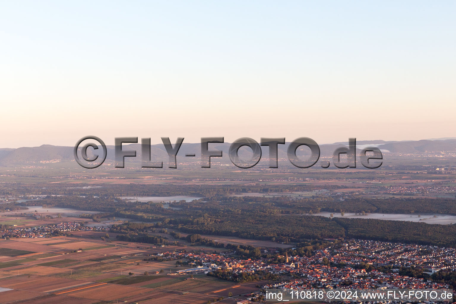 Bellheim im Bundesland Rheinland-Pfalz, Deutschland von oben gesehen