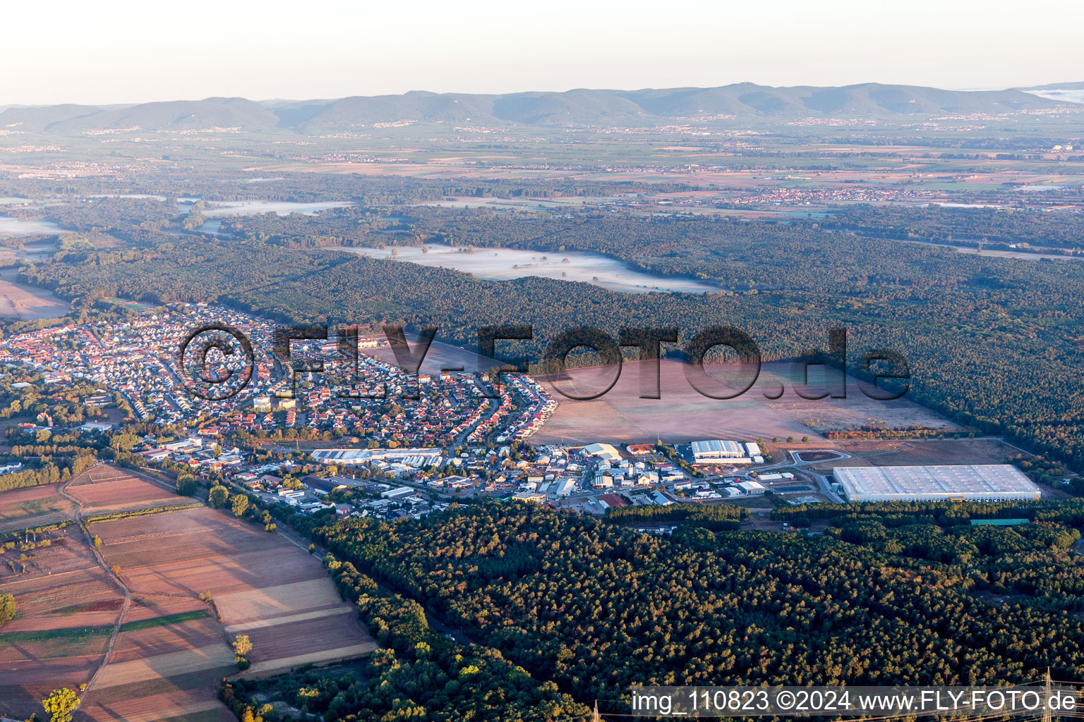 Schrägluftbild von Bellheim im Bundesland Rheinland-Pfalz, Deutschland