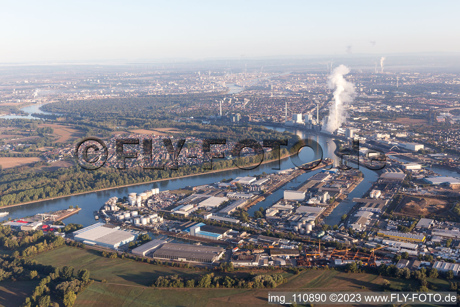 Rheinauhafen in Mannheim im Bundesland Baden-Württemberg, Deutschland von der Drohne aus gesehen