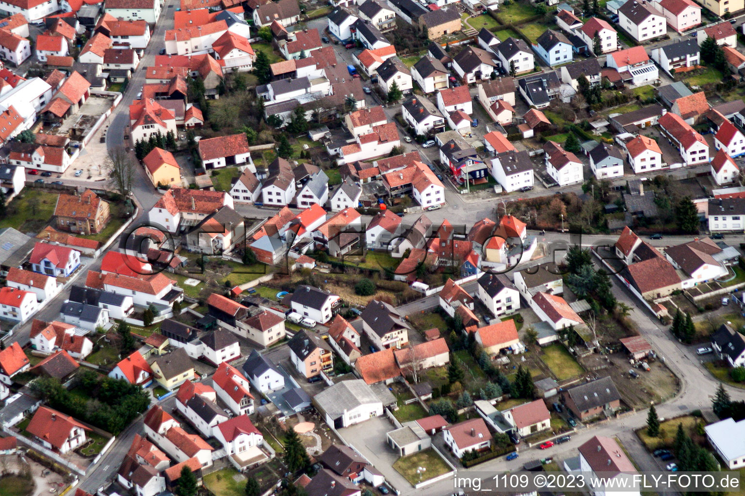Luftaufnahme von Hagenbach im Bundesland Rheinland-Pfalz, Deutschland