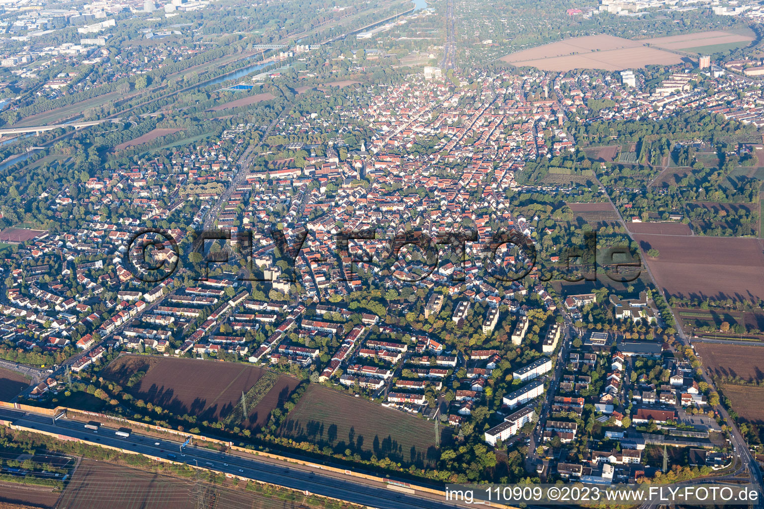 Luftbild von Ortsteil Feudenheim in Mannheim im Bundesland Baden-Württemberg, Deutschland