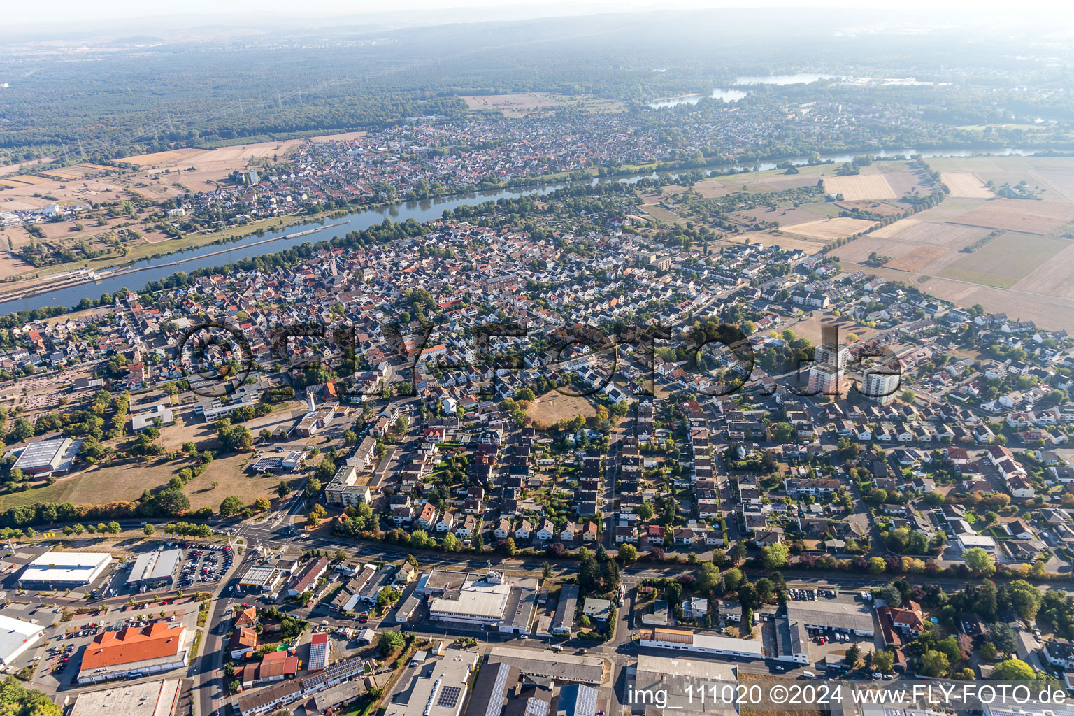 Luftaufnahme von Ortsteil Klein-Krotzenburg in Hainburg im Bundesland Hessen, Deutschland