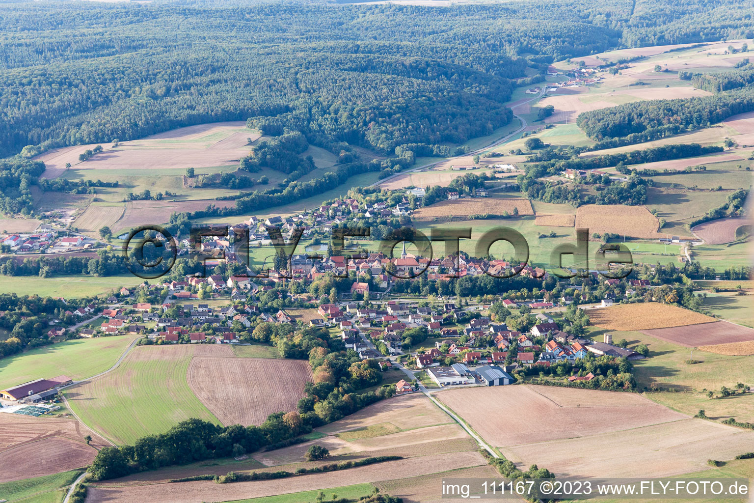 Schrägluftbild von Burgwindheim im Bundesland Bayern, Deutschland