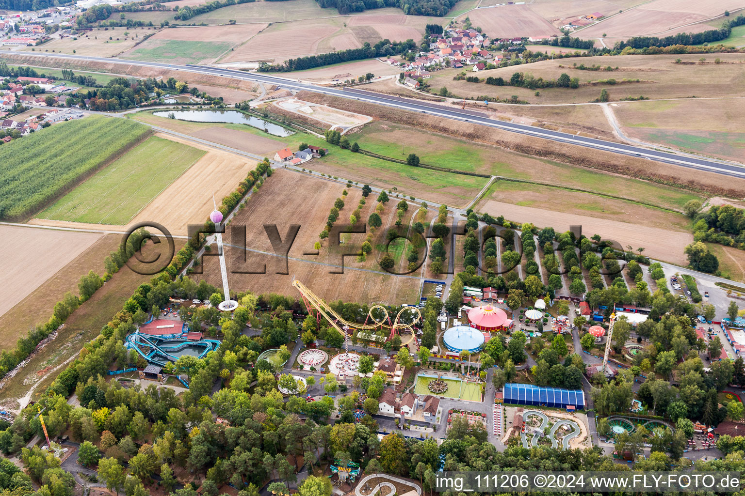 Luftaufnahme von Freizeitzentrum - Vergnügungspark Freizeit-Land Geiselwind in Geiselwind im Bundesland Bayern, Deutschland