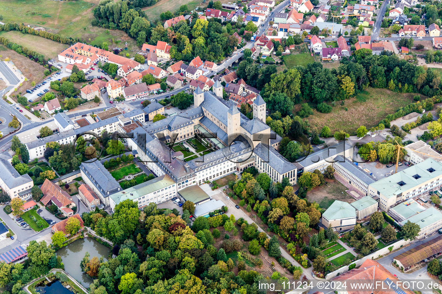 Gebäudekomplex der Abtei Münsterschwarzach in Schwarzach am Main im Bundesland Bayern, Deutschland