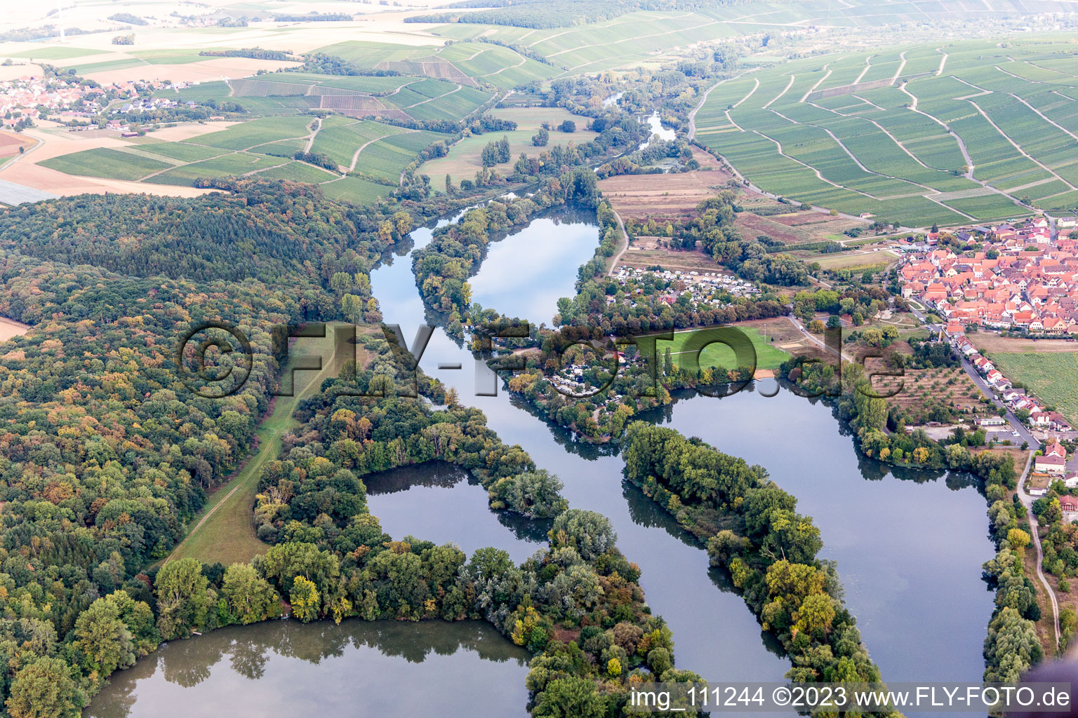Luftbild von Sommerach, Mainauen im Bundesland Bayern, Deutschland