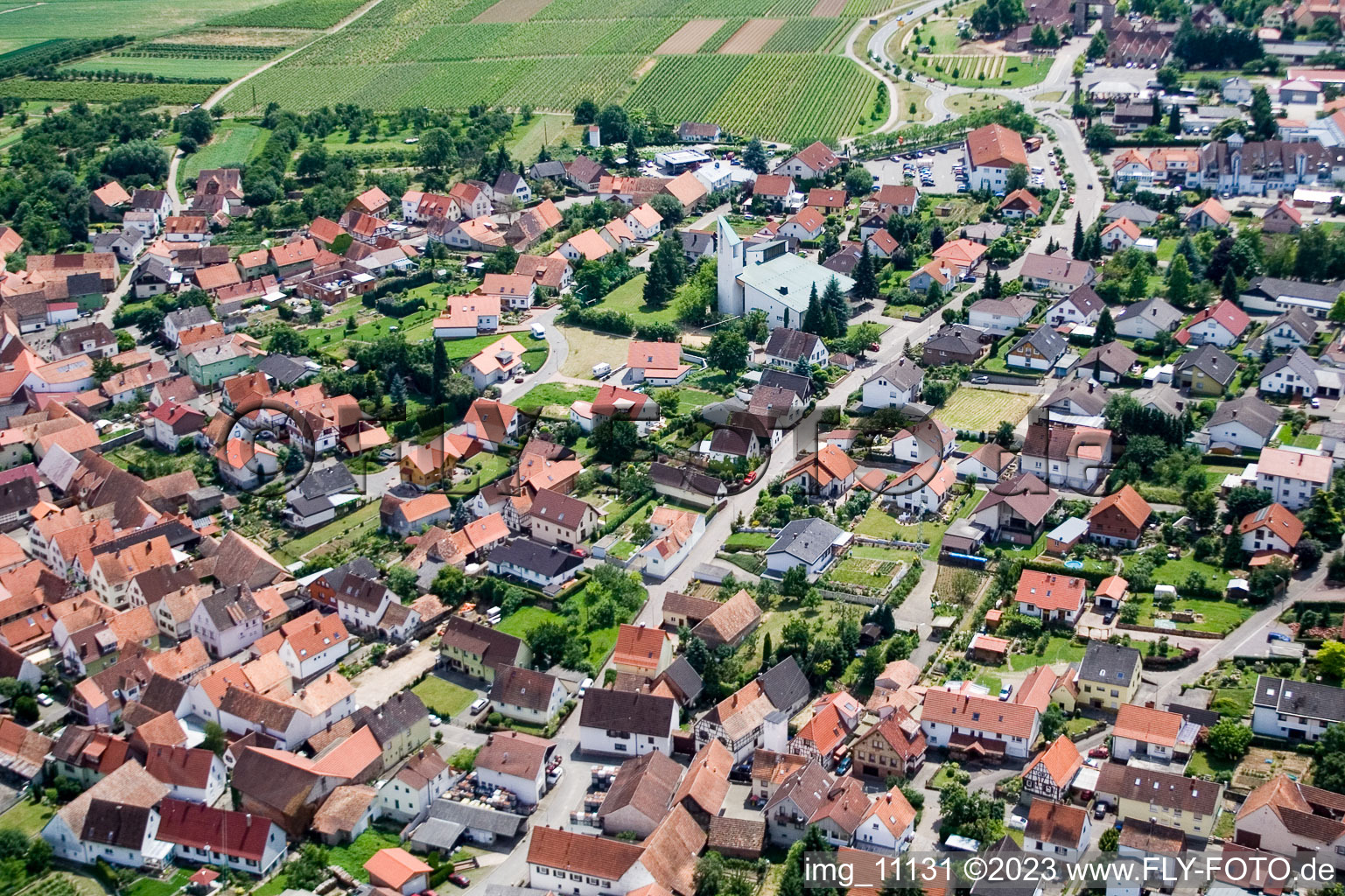 Drohnenaufname von Ortsteil Rechtenbach in Schweigen-Rechtenbach im Bundesland Rheinland-Pfalz, Deutschland
