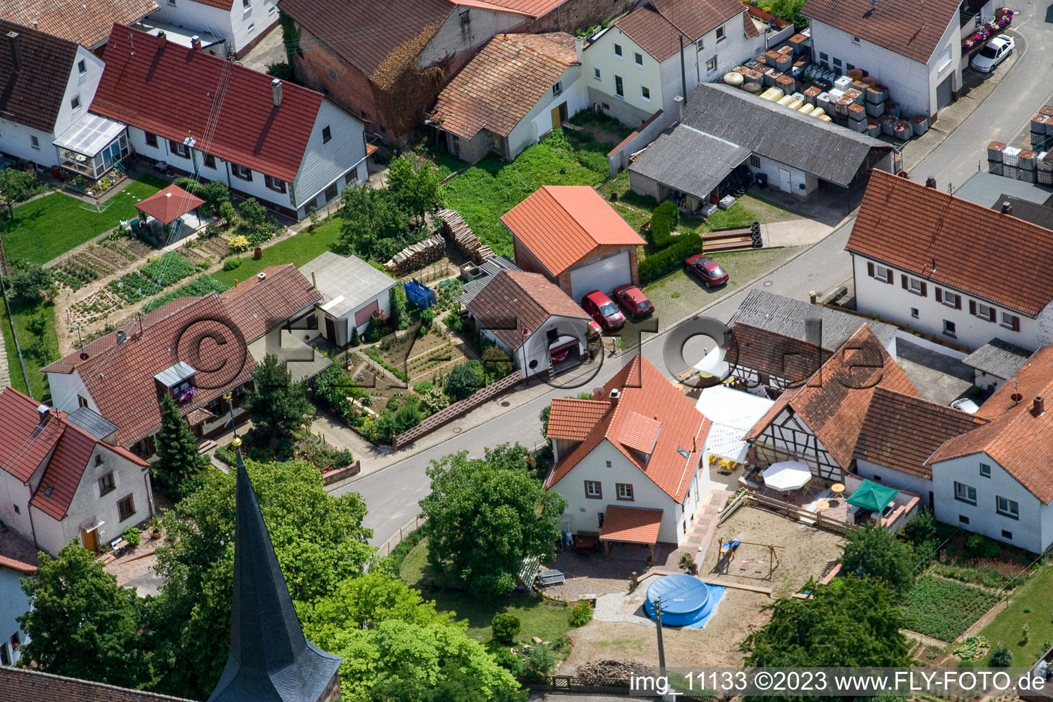 Ortsteil Rechtenbach in Schweigen-Rechtenbach im Bundesland Rheinland-Pfalz, Deutschland aus der Drohnenperspektive