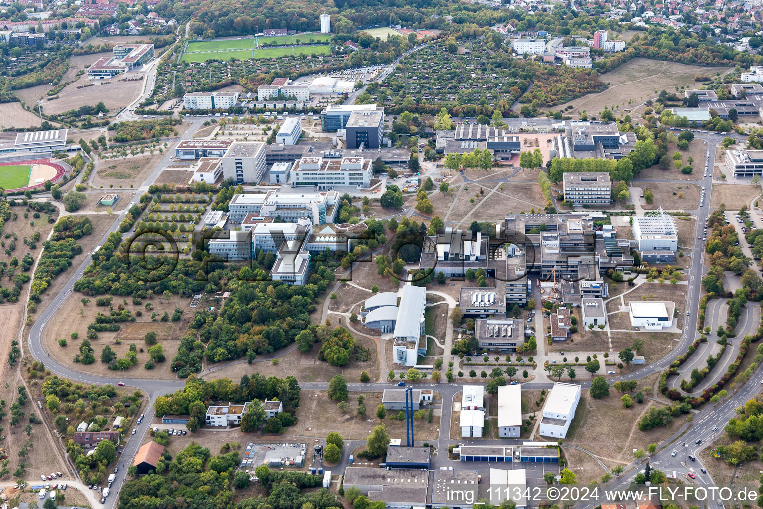 Campus- Gebäude der Julius-Maximilians-Universität in Würzburg im Bundesland Bayern, Deutschland