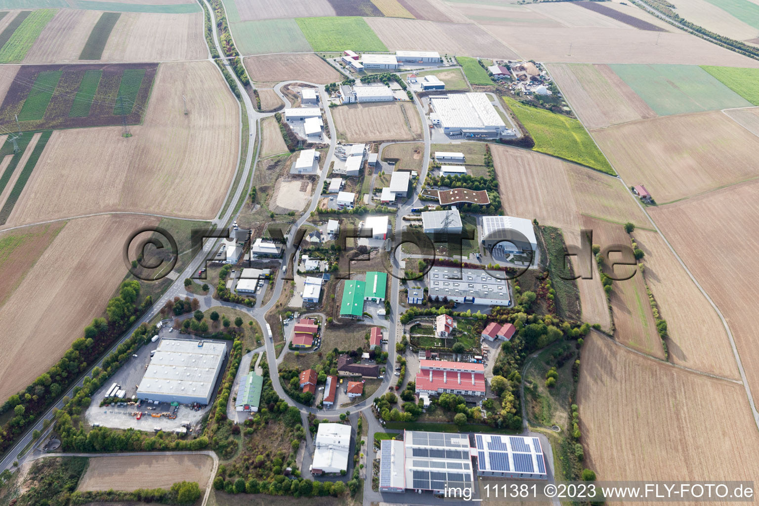 Luftbild von Grünsfeld. Gewerbegebiet im Bundesland Baden-Württemberg, Deutschland